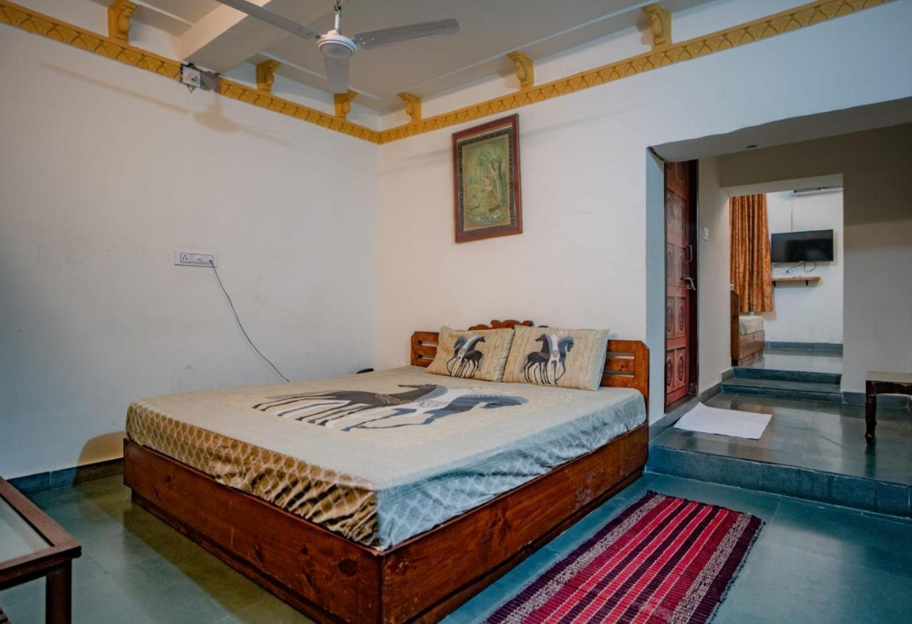 Hotel Ambavgarh Palace Udaipur Exterior photo